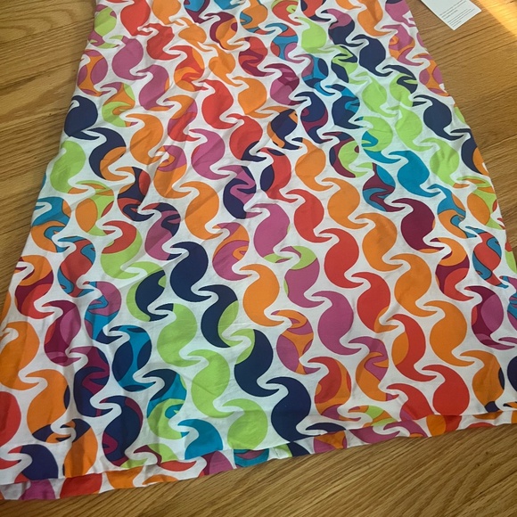 laundry bright colored dress - Picture 2 of 5